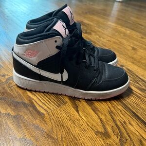 Nike Air Jordan 1 Mid black pink shoes
